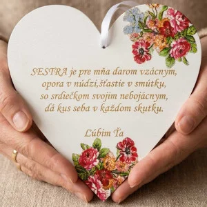 A table on the door decorated with 17cm Sister is a gift for me