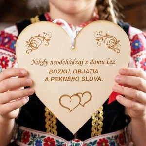 Drevená tabuľka 17cm-Nikdy neodchádzaj z domu