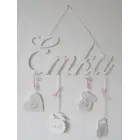 Drevená tabuľka s údajmi farba biela