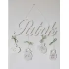 Drevená tabuľka s údajmi farba biela