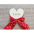 Drevená brošňa na kočík s menom-srdiečko