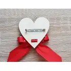 Drevená brošňa na kočík s menom-srdiečko